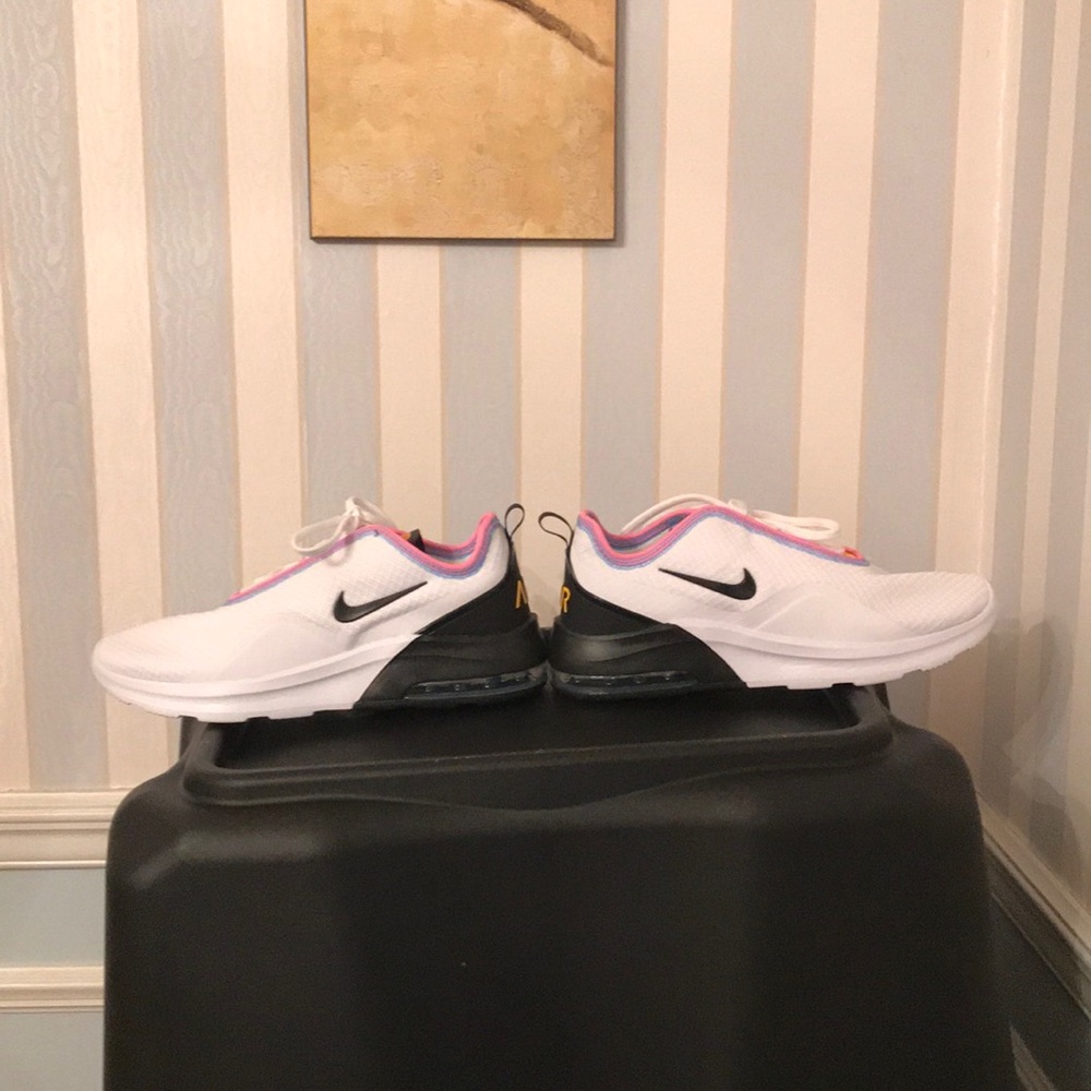 Women Athletic sneakers